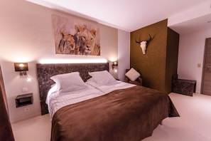 Chambre Lits jumeaux Superieure | Roupas de cama premium, cofres nos quartos, individualmente decorados