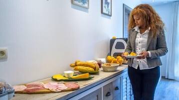 Free daily buffet breakfast