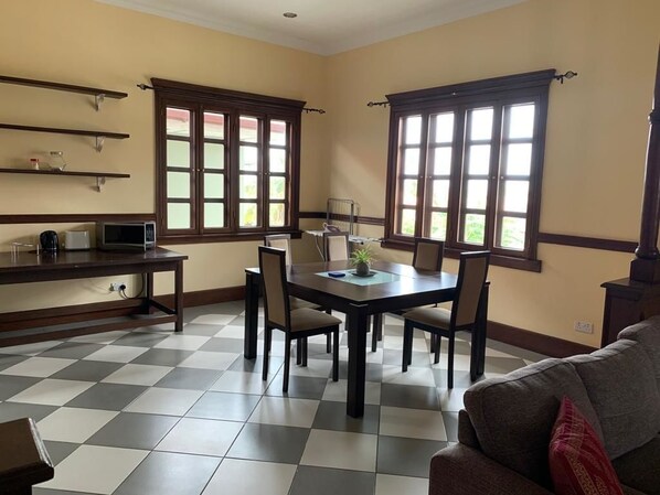 Apartment, 1 Bedroom (Flat 3) | Living area - Carlton On Troas (Accra)