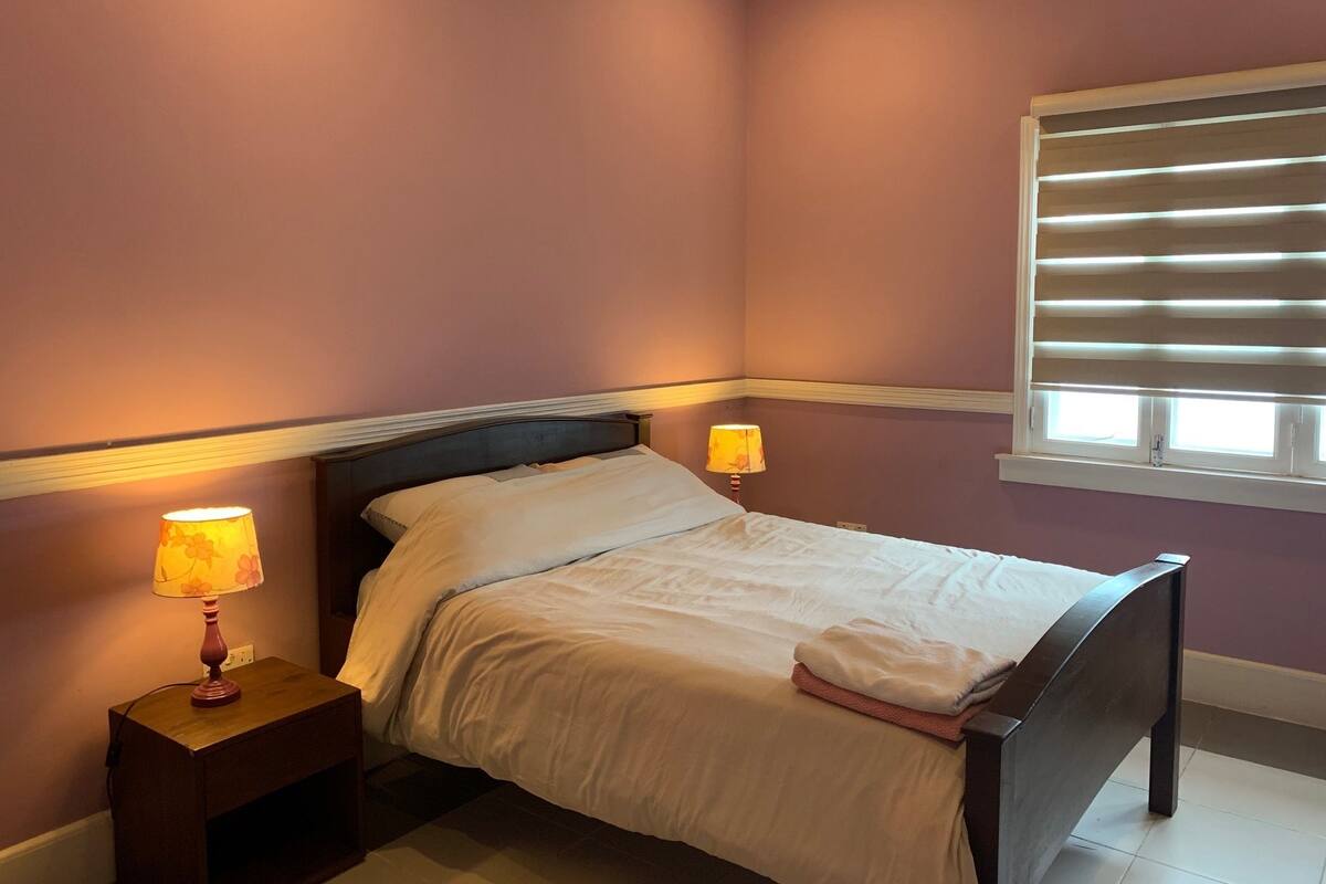 Apartment, 2 Bedrooms (Flat 5) | Desk, iron/ironing board, WiFi (free), bed sheets