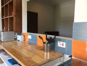 Apartment, 1 Bedroom (Flat 2) | Living area - Carlton On Troas (Accra)