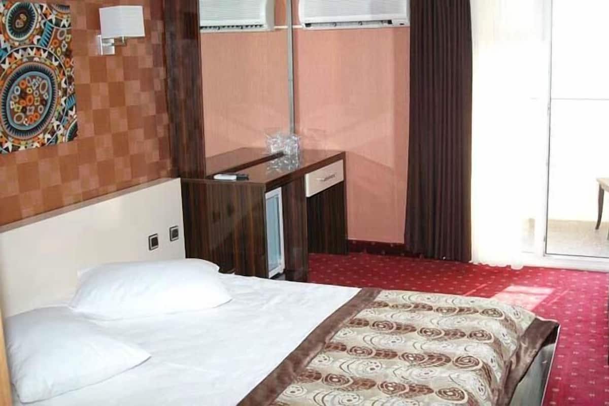 Minibar, desk, free WiFi, bed sheets