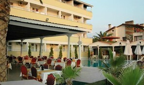 Breakfast, lunch and dinner served - Otel Keskin (Edremit)