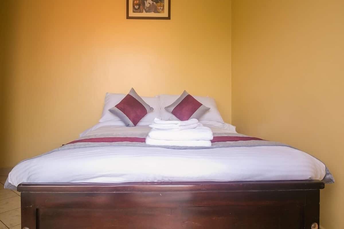 Economy Studio | 5 bedrooms, in-room safe, iron/ironing board, free WiFi