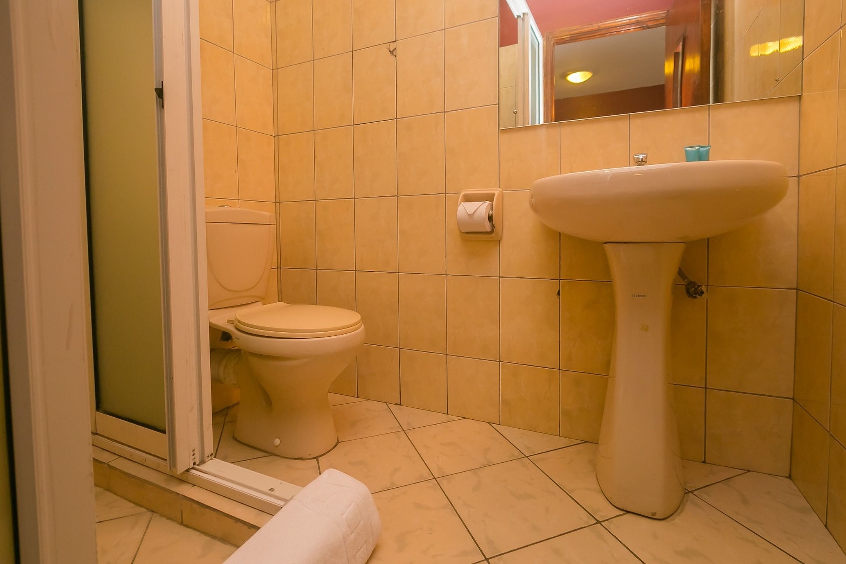 shower, rainfall showerhead, free toiletries, soap