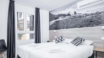 Twin Room | In-room safe, desk, laptop workspace, blackout drapes