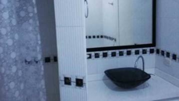 Shower, free toiletries, towels