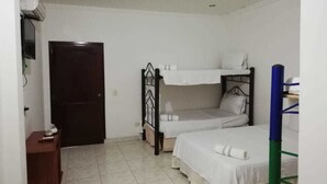 Habitación cuádruple estándar, varias camas