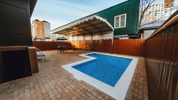 Seasonal outdoor pool, free pool cabanas, pool loungers