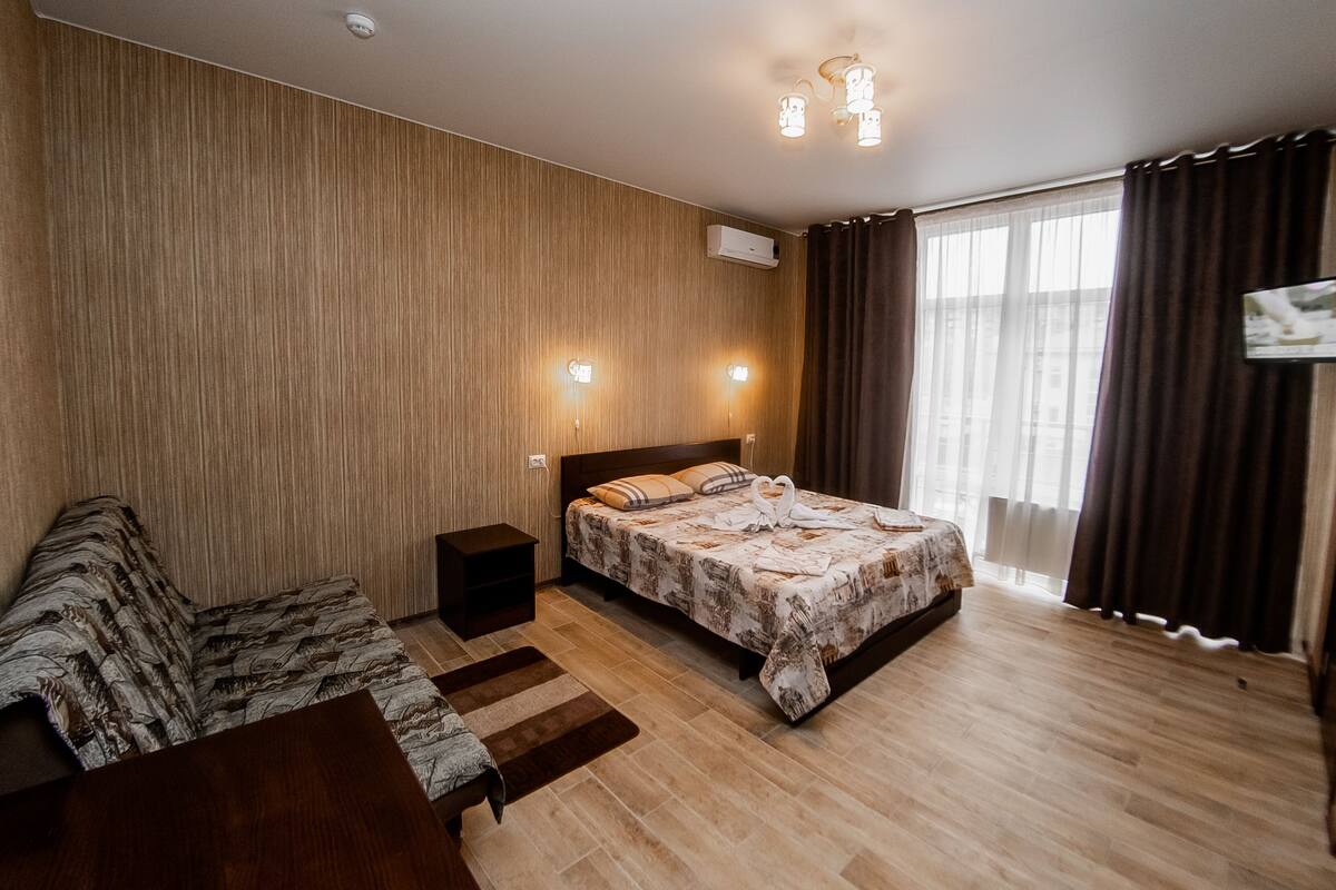 Habitación cuádruple familiar | 2 habitaciones, caja de seguridad en la habitación y escritorio