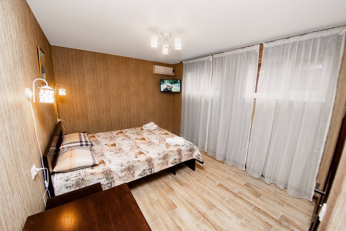 Habitación doble | 2 habitaciones, caja de seguridad en la habitación y escritorio