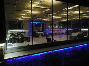 Bar (on property) - Bells Motel (Seferihisar)