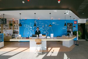 Mostrador para check-in y check-out
