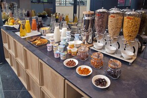 Frokostbuffé hver dag (mot et tillegg)