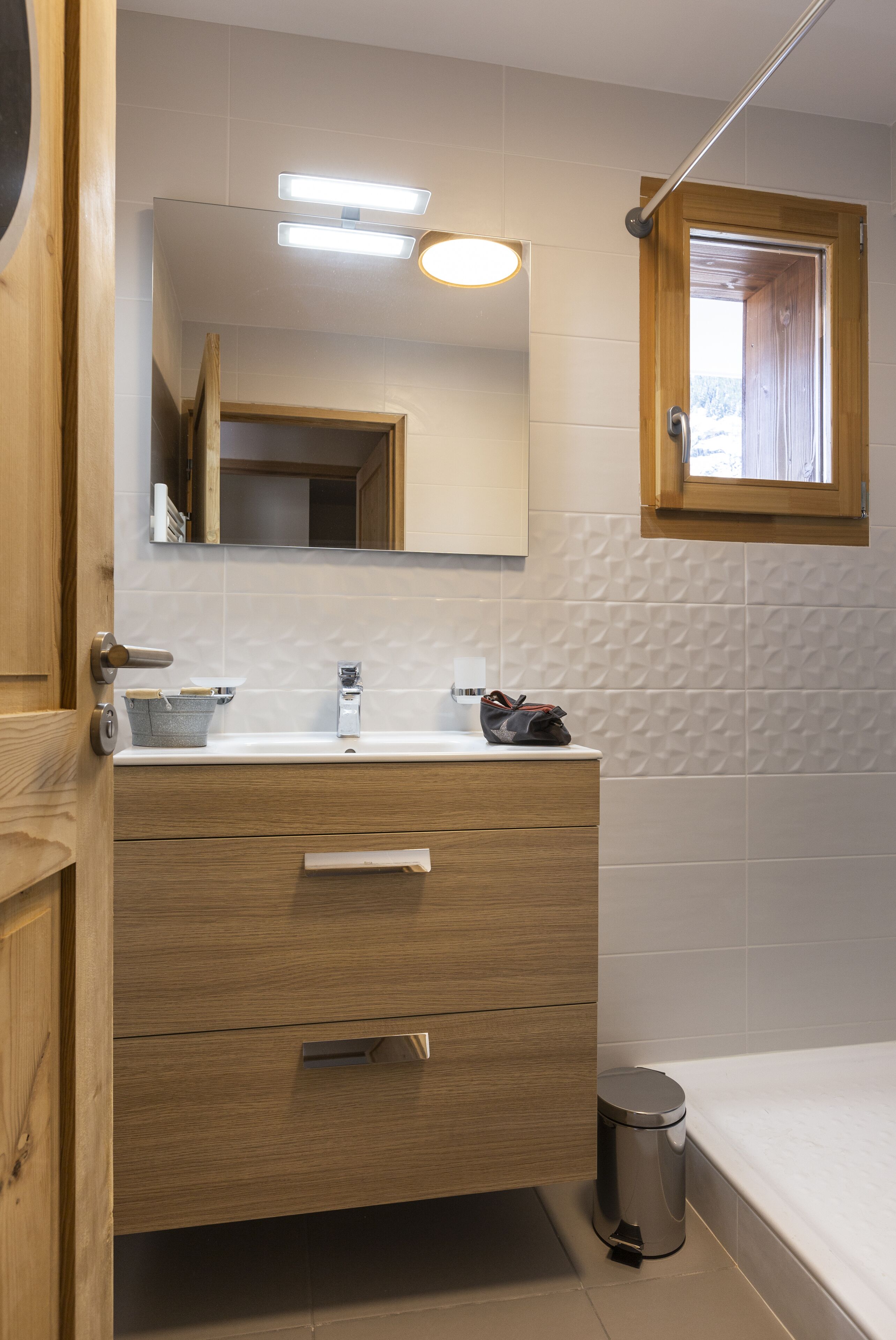 Apartment, 2 Bedrooms | Bathroom shower