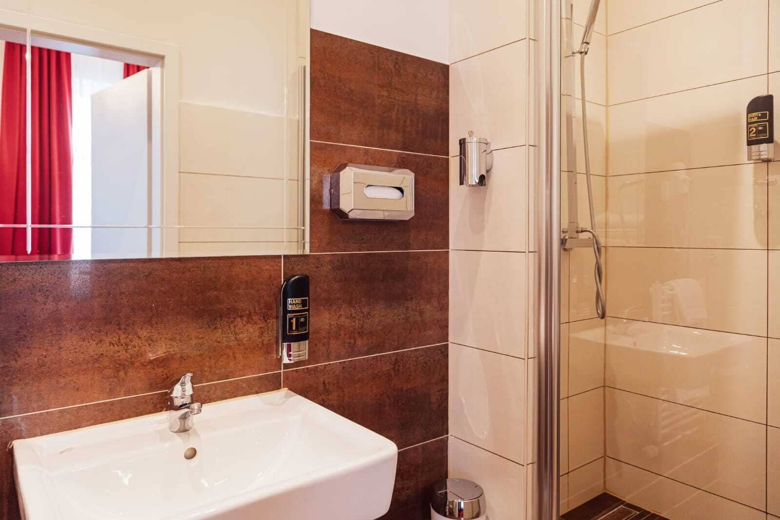 soundproofing, free wifi, bed sheets