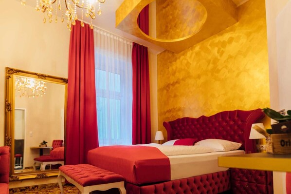 Honeymoon Deluxe Room | Soundproofing, free WiFi, bed sheets