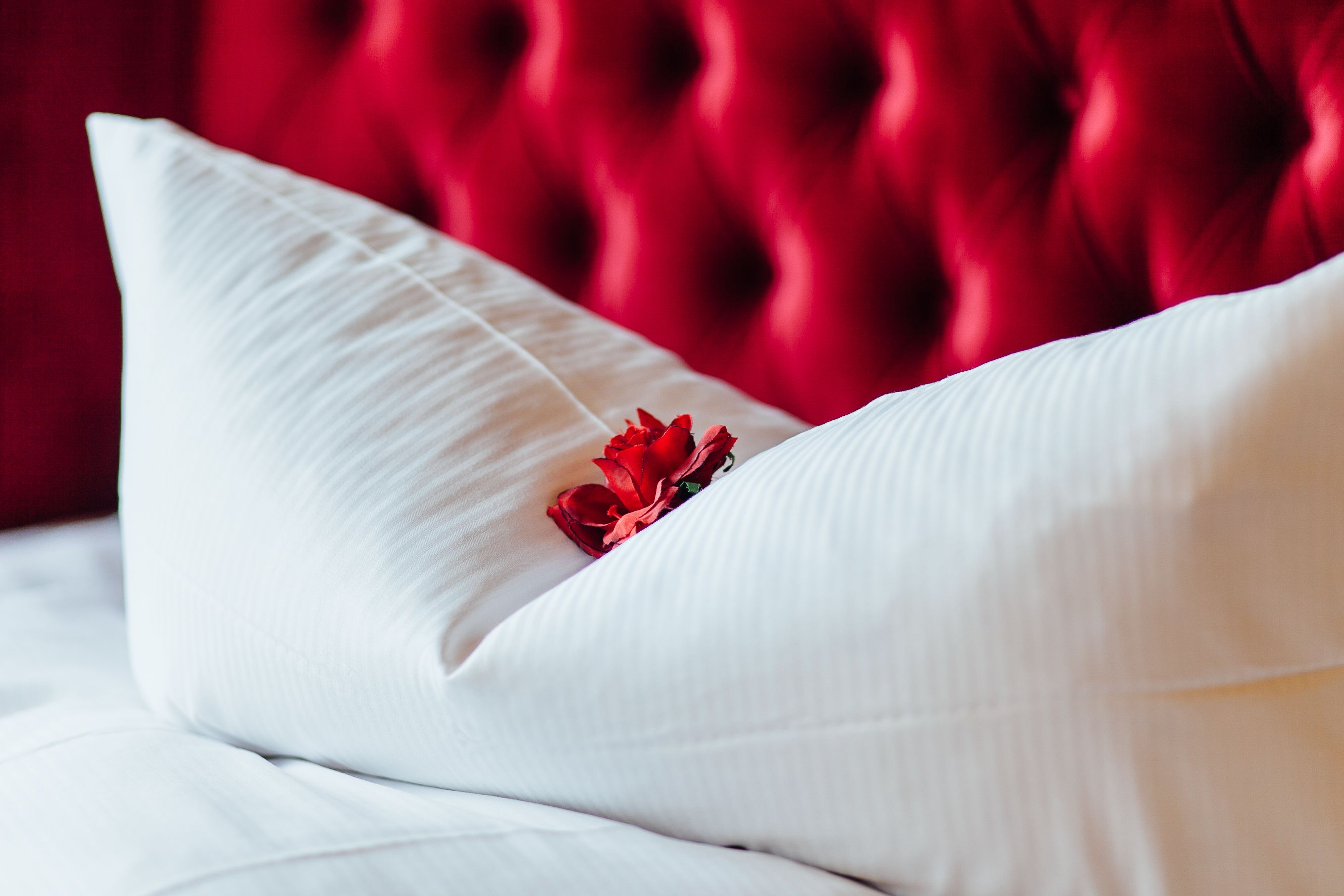 honeymoon deluxe room | soundproofing, free wifi, bed sheets