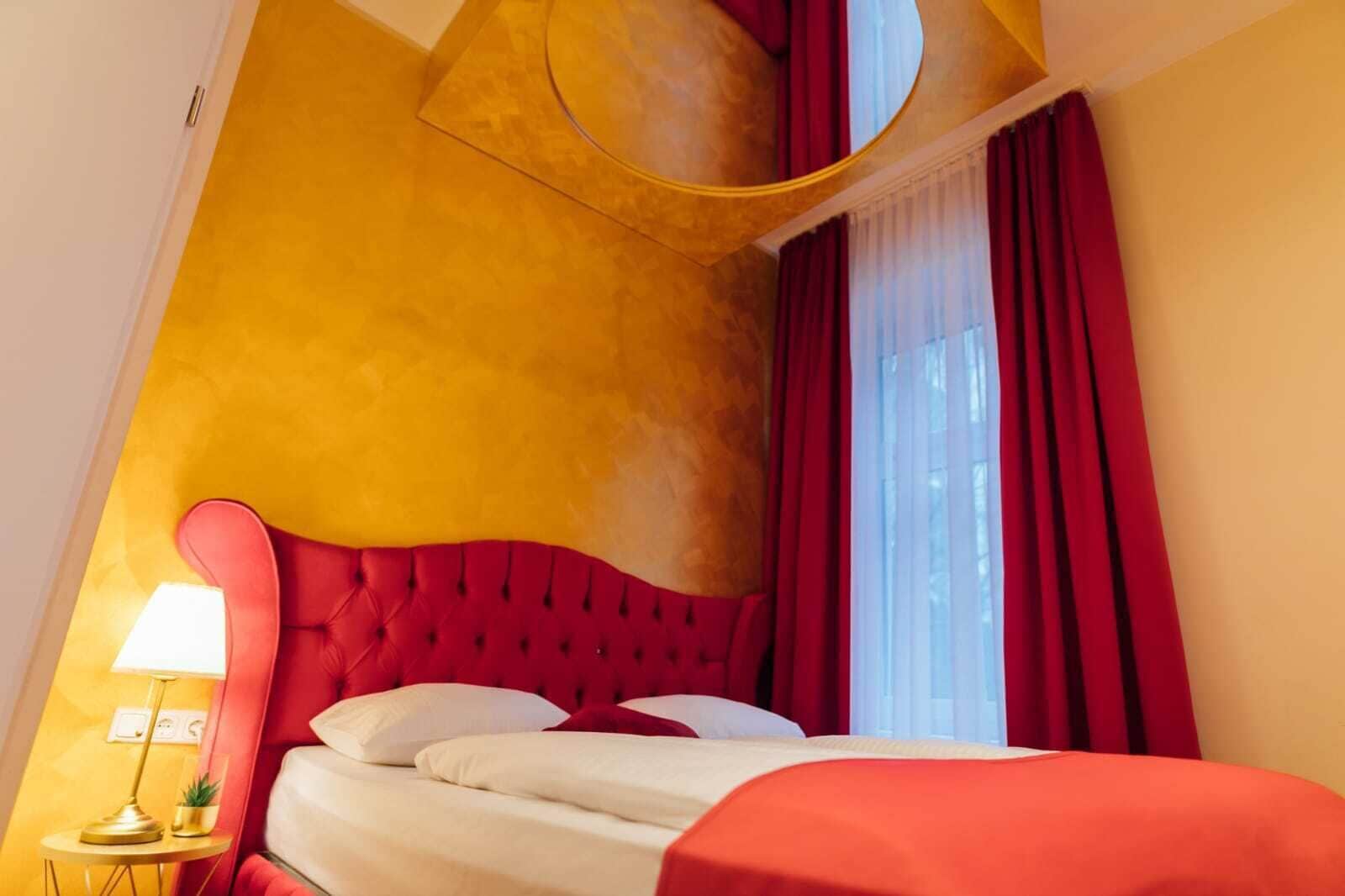 honeymoon deluxe room | soundproofing, free wifi, bed sheets