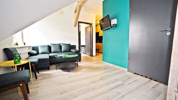 Standard-Apartment | Wohnbereich | Flachbildfernseher