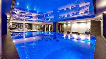Indendørs pool, åben fra kl. 07.00 til kl. 22.00, gratis hytter