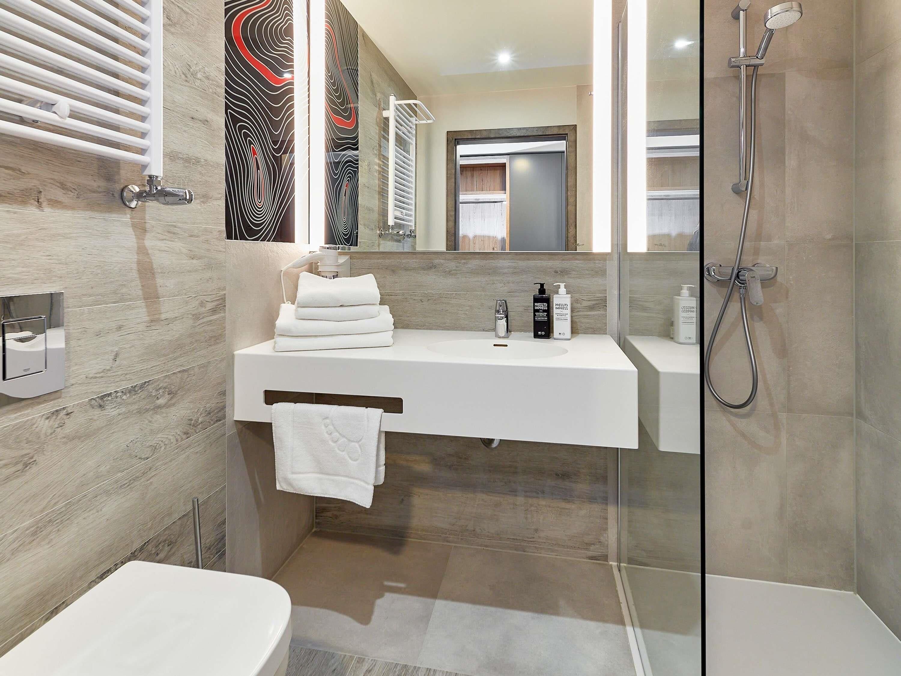 Room, 1 Single Bed | Hypo-allergenic bedding, desk, blackout curtains, free cots/infant beds