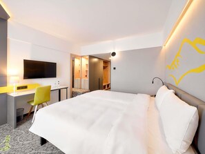 Family Room | Hypo-allergenic bedding, desk, blackout drapes, free cribs/infant beds - ibis Styles Nowy Targ (Nowy Targ)