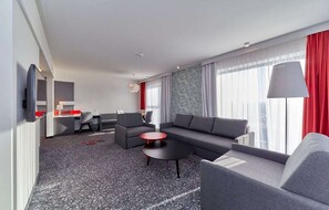 Familjerum | Allergitestade sängkläder, skrivbord och mörkläggningsgardiner