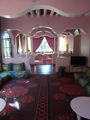 Breakfast, lunch, dinner served; local and international cuisine 