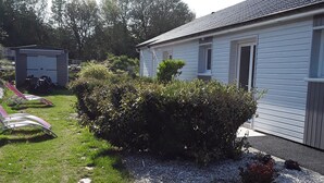 A residential property with a house, a shed, and a garden with a gravel path. - Chambres d'hôtes de l'Orval (Thiergeville)