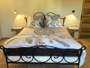 Doppelzimmer (L'alpiette) | Individuell dekoriert, individuell eingerichtet, schallisolierte Zimmer