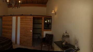 Double Room (La Sant Roumé) | Individually decorated, individually furnished, soundproofing