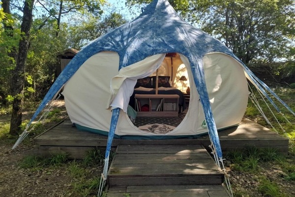 Tent | Blackout curtains, iron/ironing board, free WiFi