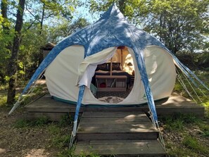 Cortinas blackout, tabla de planchar con plancha y wifi gratis 