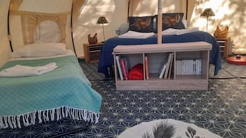 Tent | Verduisterende gordijnen, een strijkplank/strijkijzer, gratis wifi