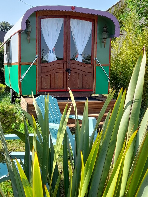 Blackout drapes, iron/ironing board, free WiFi, bed sheets - Le Clos des Epinettes (Angé)