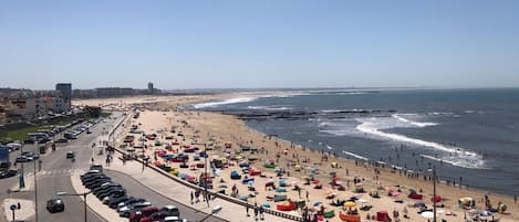 Una spiaggia nelle vicinanze