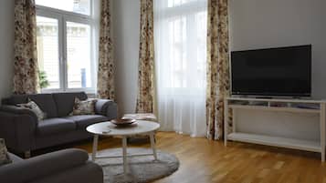 TV, DVD player, books, stereo