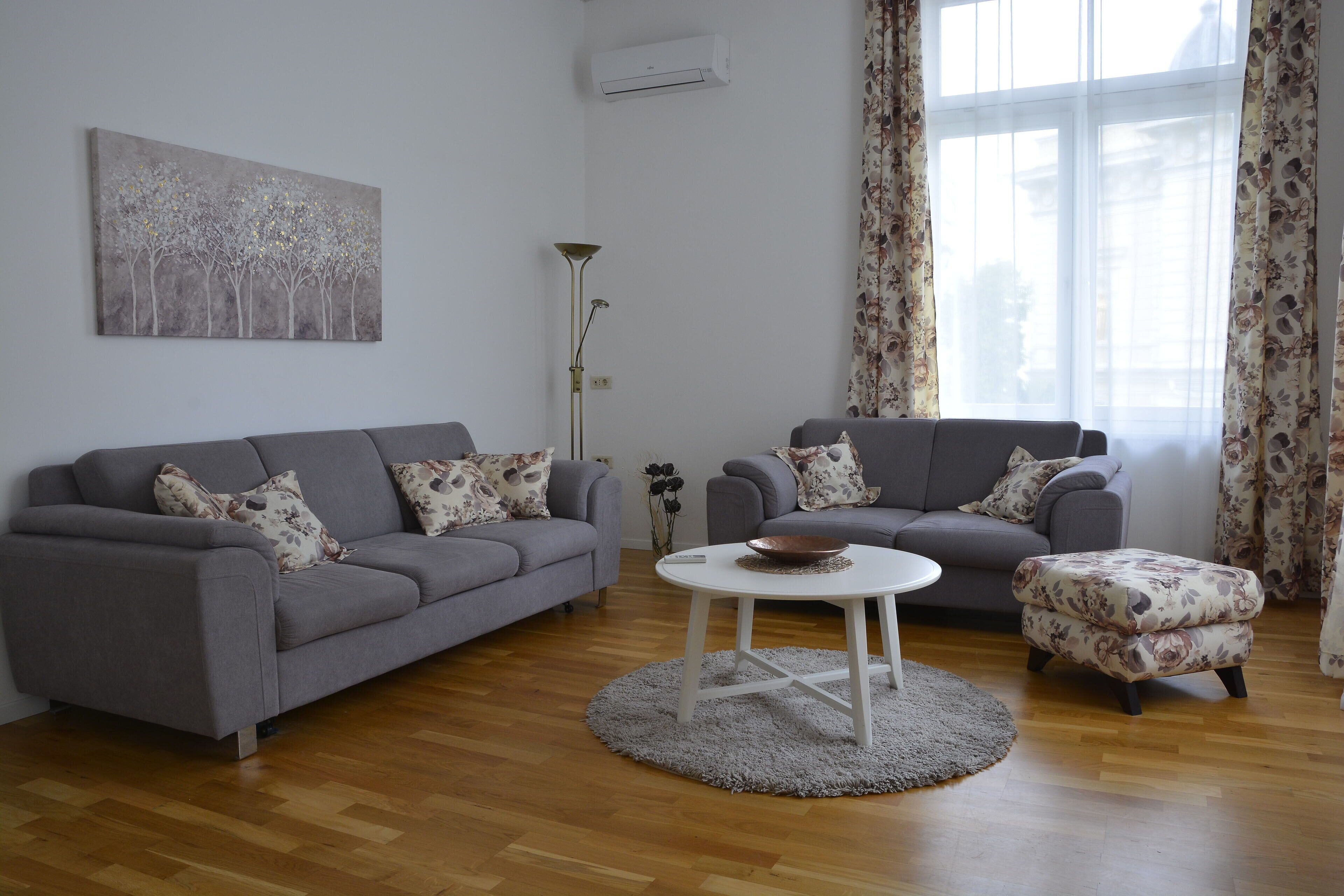 TV, DVD player, books, stereo