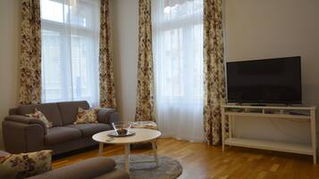 Télévision, lecteur de DVD, livres, chaßne hi-fi