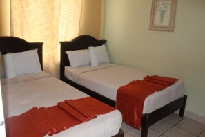 Ferros/tábuas de passar roupa, Wi-Fi de cortesia, roupa de cama
