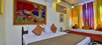 A.C. room with swimming pool (cool,chill, relax)