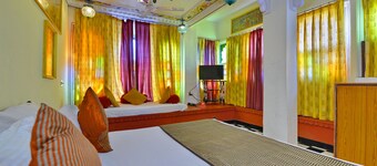 A.C. room with swimming pool (cool,chill, relax)