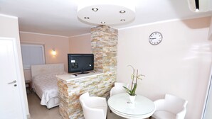 Basic Studio, Sea View | Living area | LCD TV - Apartments NENA (Tivat)