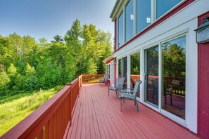 Terrace/patio - Architect-Designed Franconia Home: Hot Tub & Views (Franconia)