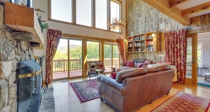 Architect-Designed Franconia Home: Hot Tub & Views