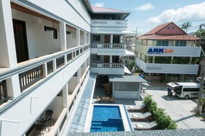 Balcony - Coconut  Grove Hotel Samui - Hostel (Koh Samui)