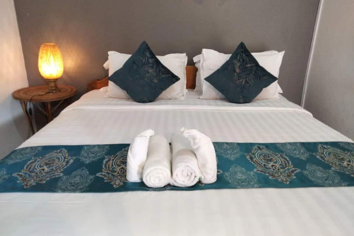 Deluxe Bungalow, 1 King Bed | 1 bedroom, premium bedding, minibar, in-room safe