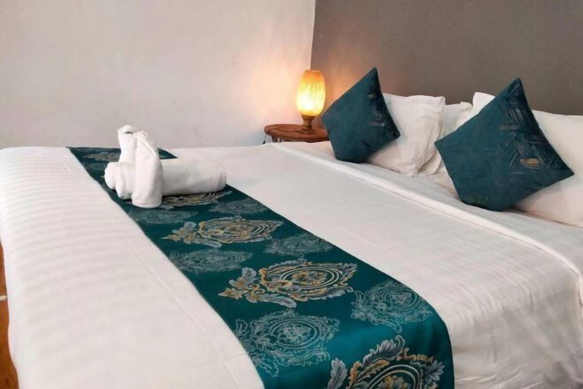1 bedroom, premium bedding, minibar, in-room safe