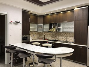 Microwave, coffee/tea maker, coffee grinder - New accomodation in Georgia (Dzveli Tbilisi)